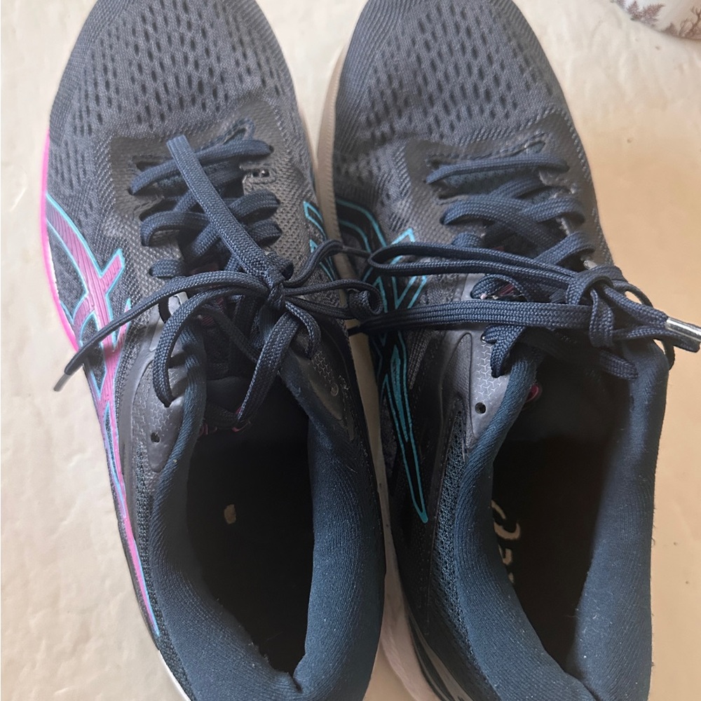 Asics Athletic Shoes Breathable
Was going to run. Decided to make carrot cake.